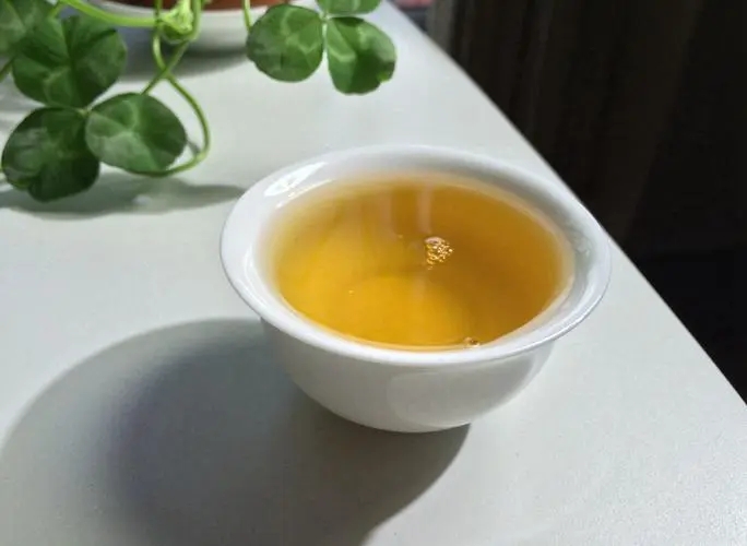 2022年一喝普洱茶肚子就熱熱的怎么回事？