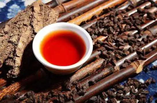 喝普洱茶出汗是怎么回事？