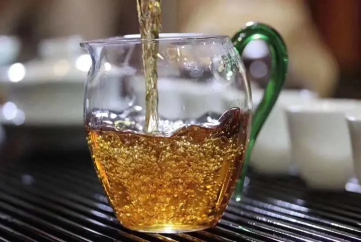 連“喉韻”和“鎖喉”都搞不清楚，就不要說懂普洱茶！