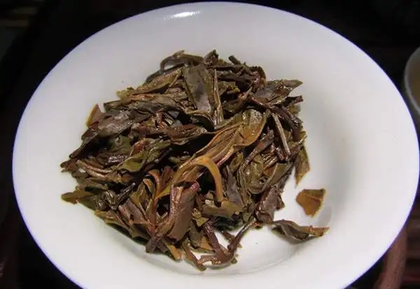 為什么普洱茶的葉底會出現(xiàn)紅梗？