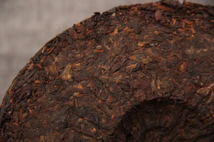 如何判斷普洱茶是否發(fā)霉？發(fā)霉的普洱茶應該怎么處理？