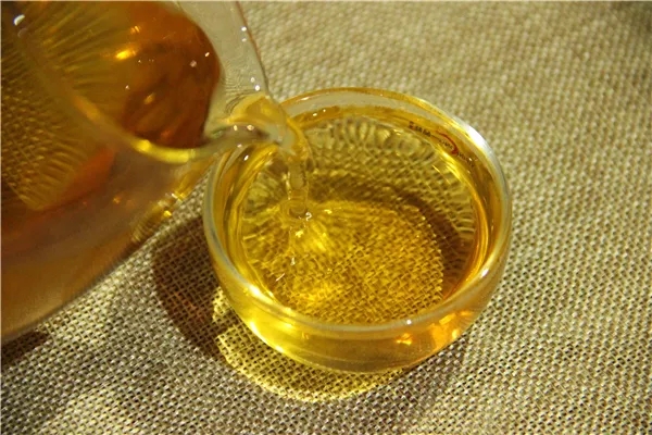 還在用自來水泡茶？難怪你泡的茶滋味不行~