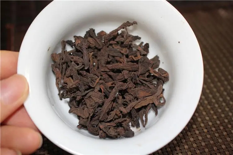 普洱茶的“樟香、棗香、糯香”等香味由什么決定？